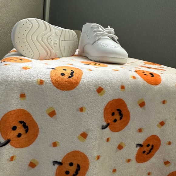 Beautiful white baby shoes - Picture 5 of 5